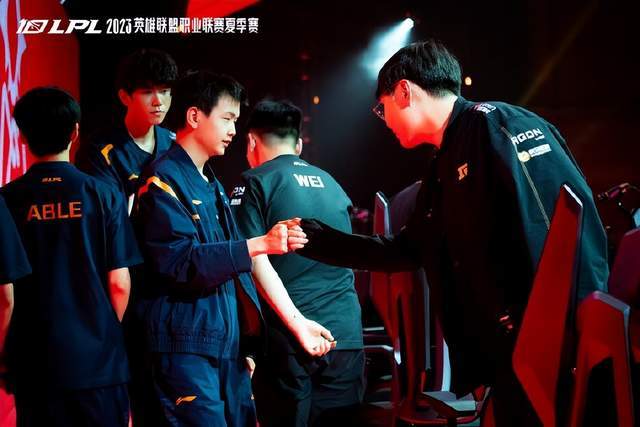 劲敌逐鹿,实力悬殊双方精彩对决 劲敌逐鹿,实力悬殊双方精彩对决