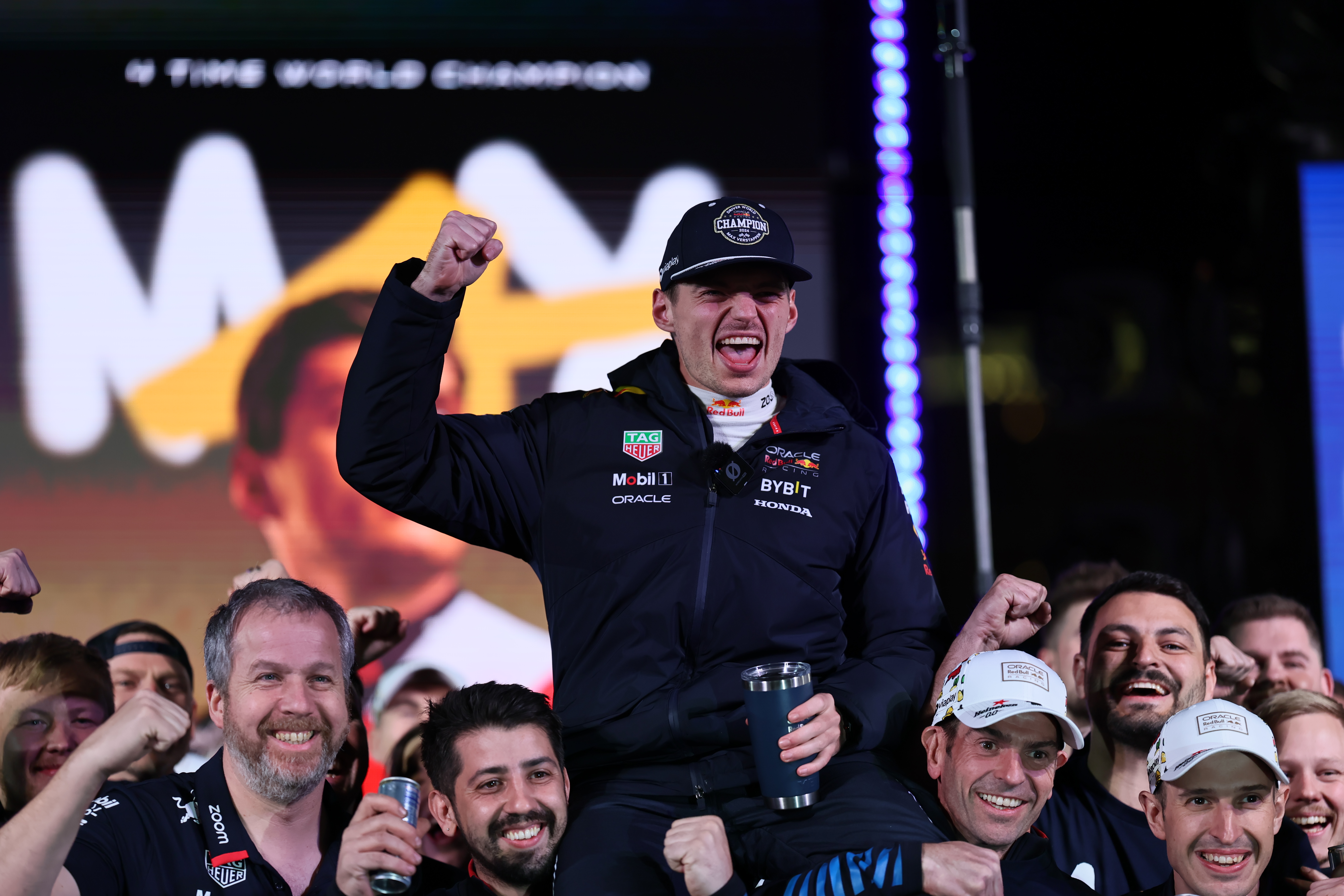 红牛车队完胜雷诺车队,维斯塔潘惊艳四座 红牛车队完胜雷诺车队,维斯塔潘惊艳四座