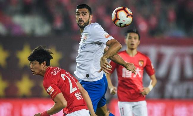 河南建业主场不敌山东鲁能,遭遇两连败 河南建业主场不敌山东鲁能,遭遇两连败