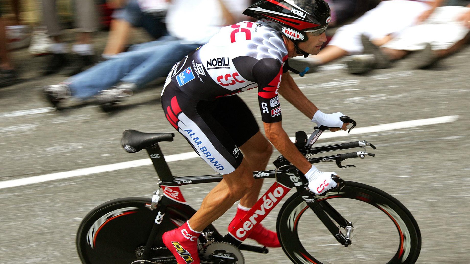 广厦强势拿下魔术,锡安年度焦点之战接管比赛